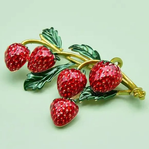 Strawberry Brooch Enamel Red Pin Stunning Vine Leaf Glam Stylish Vine Fruit Fun - Picture 2 of 4